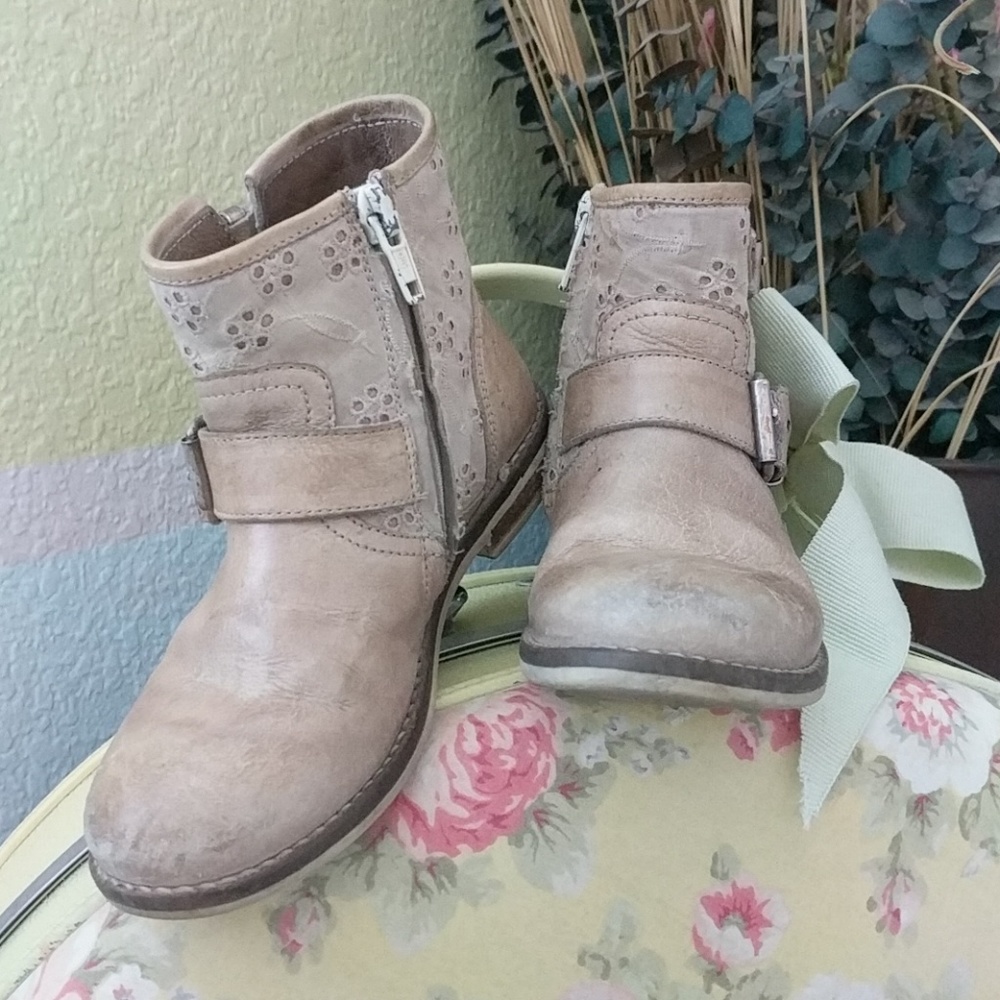 Momino Italian Leather & Eyelet Girls Booties Boot